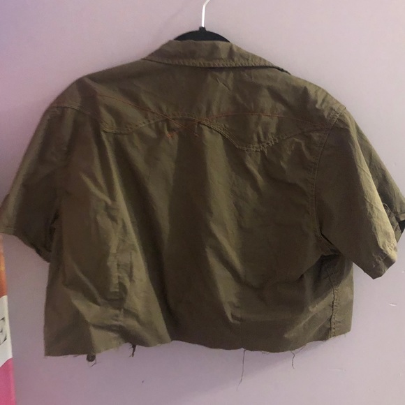 Green button down blouse - Picture 2 of 3